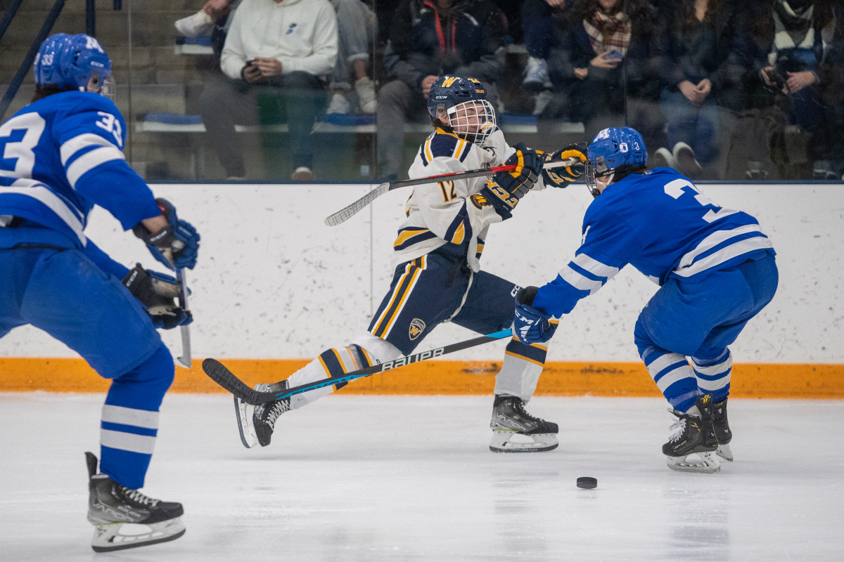 Minnetonka vs Wayzata Feb2-23 Earl Ebensteiner14